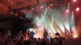 Dropkick Murphys - Barroom Hero / Smash Shit Up (live)