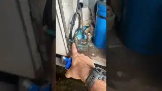 Installing a liquid line filter drier on a condensing unit. #refrigeration #coolroom #repair
