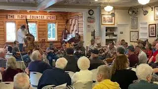 &ldquo;Hoplight Ladies&rdquo; leading the Sunday Jam  at the FCS w/ Mac Traynham