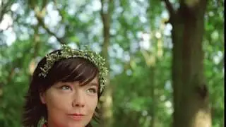 Björk-Bachelorette Instrumental (Bertolucci Version)