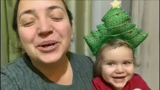 نستقبل السنة الميلادية الجديدة في منتصف الليل. ماذا نفعل من الطقوس؟ نلعب ونتبادل الهدايا