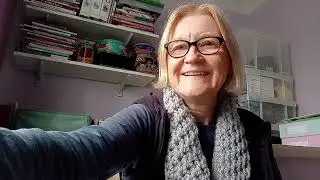 CROCHET CHAT  Cosy wearing my Cowl