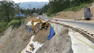 Tahap Awal Pengerjaan”Beberapa Titik Jalan Longsor Yang Belum Di Perbaiki.