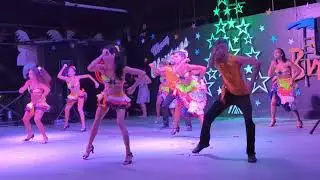 Cuban Christmas Dancing Show 7