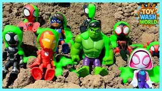 Washing Painted Spider-Man Toys! Spidey Gets Clean in Bubbly Toy Rescue!