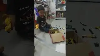 bermain lego