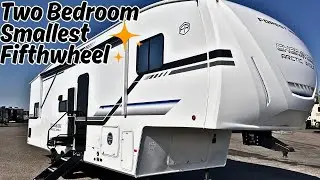 Two Bedroom / Outdoor Kitchen / Auto Leveling / 200 W Solar Panel / 2 AC !! 2026 RV Sabre 36DBB!