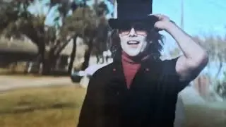Фанта Хэллоуин Граббер из Black Phone Strawberry Soda. (Итан Хоук)