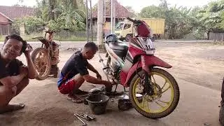 ganti rumah kaki 4kampas kopling dan sil pompa oli samping motor vizr