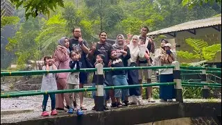 Harsya Main ke Sungai @tamanwisataalamcapolaga2420 bersama teman-teaman. Seruuuu