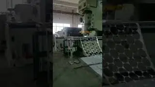 Zigzag NC servo feeder is designed for blaning line and multi-stage stamping feeding process