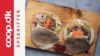Pitabr&oslash;d med b&oslash;f og spr&oslash;d salat | Claus Holm