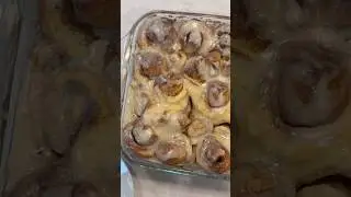 Ooey, Gooey, YUM. We know what you&rsquo;re having for breakfast 🙌🏼☀️ #cinnamon #rolls #homemade #recipe