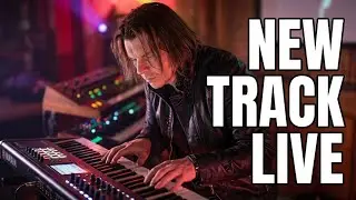 Catch Eric Bettens Performing His Brand New Song Live on Synths