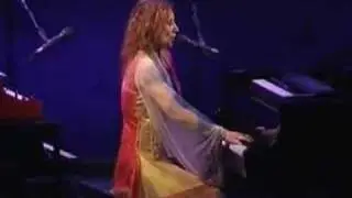 Tori Amos-Tulsa-2003-22-Tear In Your Hand
