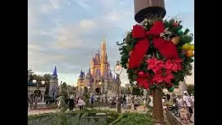 Magic Kingdom Christmas 2023 - Walkthrough and Holiday Overlays at Walt Disney World [4K POV]