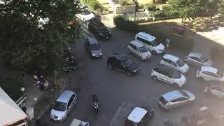 Napoli, piazza Medaglie d&rsquo;Oro: traffico a gogo