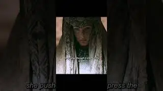 Оружие королевы: сила гигантского песчаного червя! 🐍👑 #фильм #кино #youtube