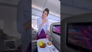 Pramugari Cantik Batik Air Menyajikan Menu Makan dalam Pesawat 😁🥰✌️
