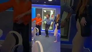 Tom Hiddleston and Karen Gillan Interrupt Interview to Have a Dance Party With Gaby Roslin🕺