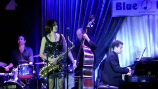 Chelsea Baratz performing 