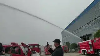 Isuzu 12 ton water tank fire truck