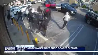 NEWS: California, a jewelry store owner, uses his gun to defend of a robbery.