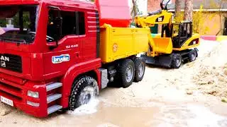 Lasten leluautot ja -kuormurit. Lelukaivuri ja Tayo-lelut. Auttaja-autot rakennustyömaalla.