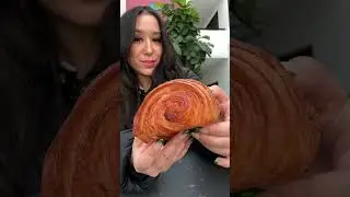 CROISSANT ASMR 🥐🇫🇷 #asmr #asmrsounds #asmreating #croissant #french