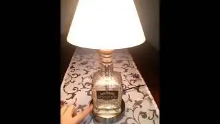 Designerleuchte aus Jack Daniel&acute;s SINGLE BARREL Flasche