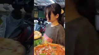 Azjatka i Pizza w Tajlandii. #asia #pizza #cebecebe #bangkok #travel #tajlandia