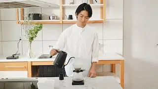 コーヒーから始まる一日 | 手塚日南人 【HARIO】