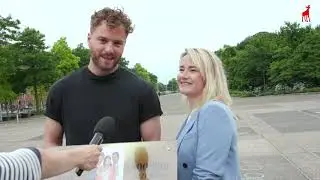 Jim Bakkum & Barbara Sloesen nemen Gouden Film voor ZWAAR VERLIEFD! 2 in ontvangst | NFF