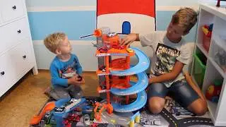 Bburago Mega Dealer Showroom Parking Garage Playset with cars