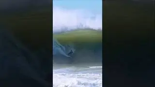 Locked In. One Way Out⚡️ #bigwavesurfing #barrel #tube