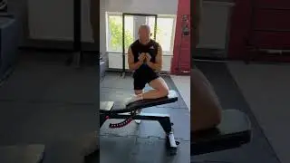 Hip Front capsule stretch on bench / Rozciąganie przedniej części torebki stawowej biodra na ławce