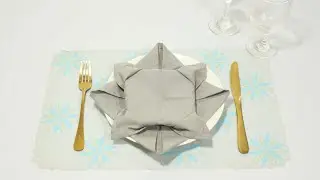 CLASSIC LOTUS NAPKIN FOLDING