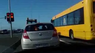 Str&aelig;t&oacute; a&eth; brj&oacute;ta l&ouml;gin