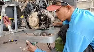 MEMBUAT SUSPENSI RODA BELAKANG MOBIL RAKITAN