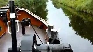 Steilsteven 'Dankbaarheid' varend met de zijschroef