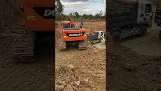 EP19 #ConstructionSite 🚧🏗️#ExcavationWork #HeavyMachinery #DumpTruck #EarthMoving #buildingthefuture
