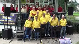 Popkoor aPOPpoldro o.l.v. Marq van Mazijk, zondag 13 augustus 2023 Muziektent Oranjepark Apeldoorn