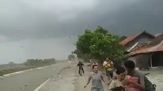 Tornado ravaged the Panguragan Kidul of Cirebon, Indonesia (Dec 30, 2018)