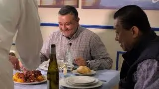 Saboreando uno de los mejores pulpos de Madrid en Marisquería O' Portiño - DéjateTV