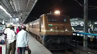 BRC WAP4 ARRIVING WITH 19309 SHANTI EXPRESS OF INDIAN RAILWAYS AT AHMEDABAD FROM GANDHINAGAR CAPITAL