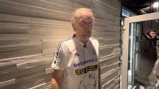 Oscar Carl&eacute;n med segercigarren