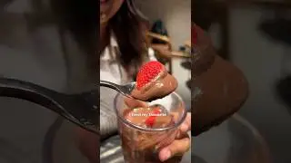 London&rsquo;s Viral Chocolate Strawberry at Starbucks🤑 #foodreview #foodshorts #streetfood