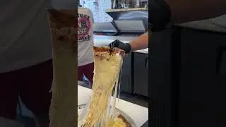 Worlds longest cheese pull 🤌🏻