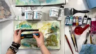 Pochoirs, pâte légère Golden… collages. Continue les pages des cahiers à dessins par Josée Cloutier