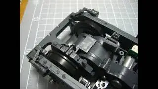 ブルートレイン３車両をつくる第100号、EF66の中間台車とオハネフ25の寝台まわりの組立